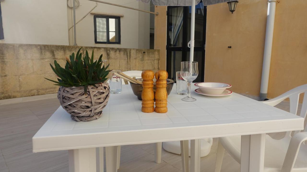Mamina'S House Apartment Bahrija Exterior foto